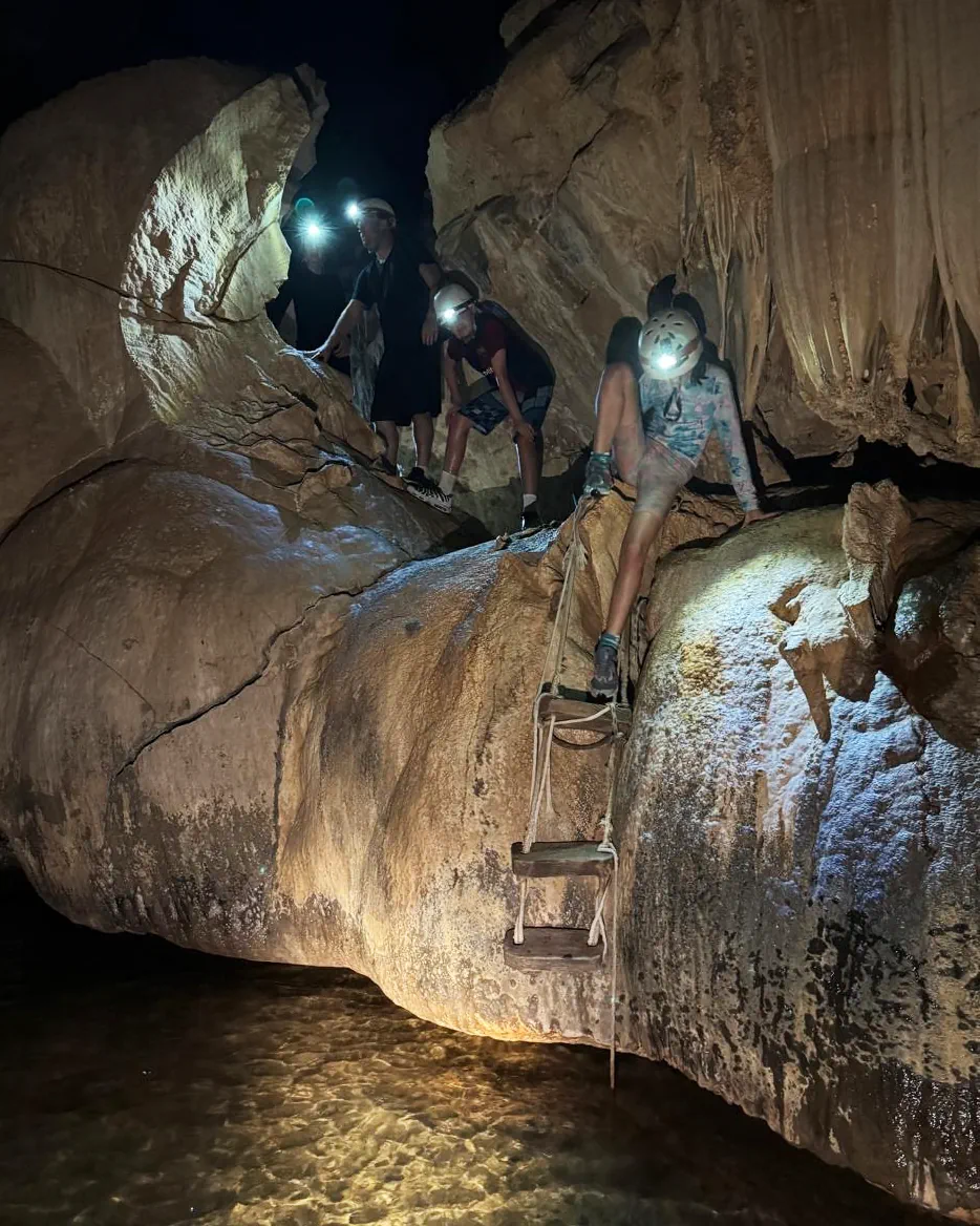 Flooded sinkhole chamber with exceptional visibility.