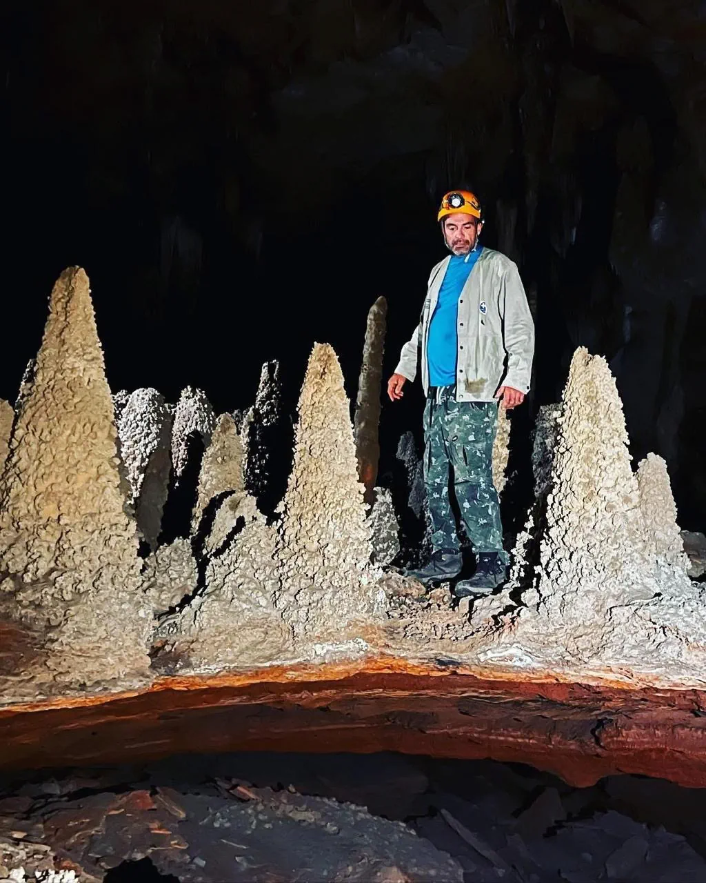 Flooded sinkhole chamber with exceptional visibility.